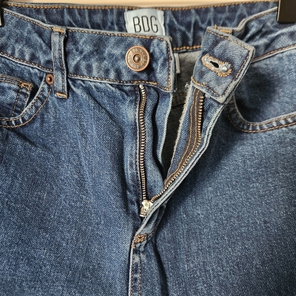 BDG | Pax High Rise Straight Leg Raw Hem Dark Wash Jeans - Size 26 - Picture 5 of 12